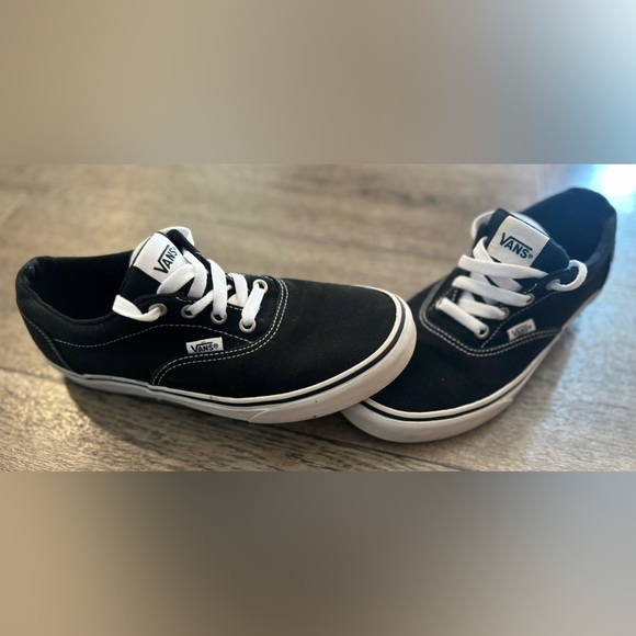 Van’s Women 7.5 - Picture 2 of 4